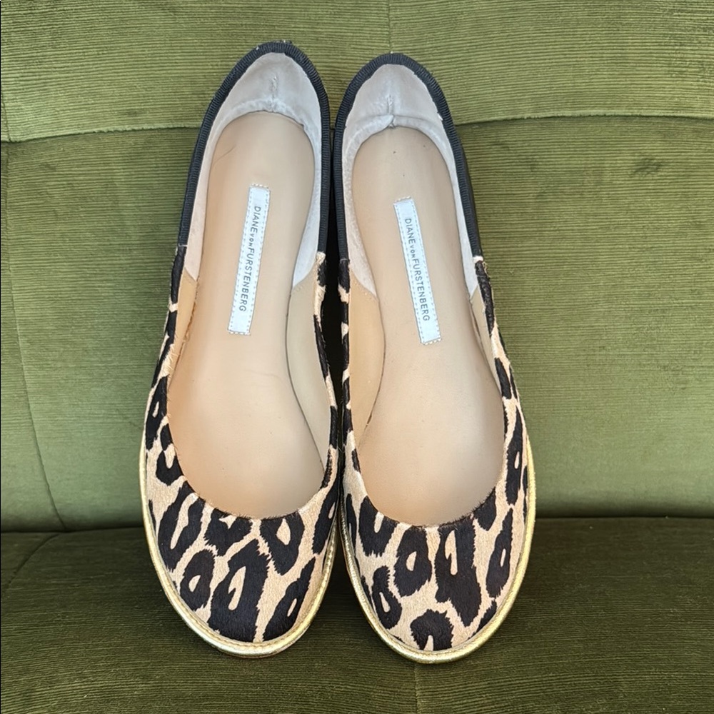 Diane Von Furstenberg Leopard  & Black Flats. Size 8.